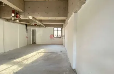 Loja comercial para locação na mooca esquina com a rua do oratório.