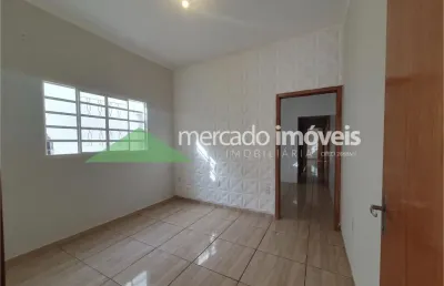 Aluga - se  uma residência  casa espaçosa em cristais paulista