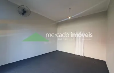 Aluga-se imóvel comercial com banheiro na vila são sebastião