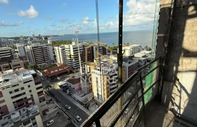 Cobertura duplex com jacuzzi e vista para o mar na jatiúca