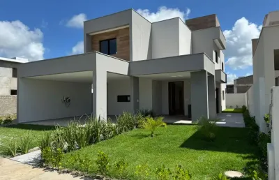 Casa no condomínio fechado – 223m², 4 suítes, energia solar e sustentabilidade