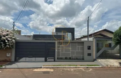 Casa térrea com excelente integração de ambientes e piscina