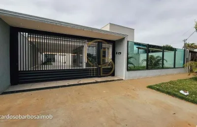 Espaço, estilo e lazer: casa térrea com gourmet e cascata