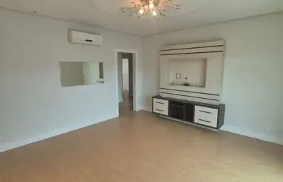 Linda casa para locação no são vicente em itajaí, suite master + 02 dormitórios.