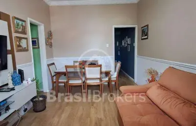Belíssimo apartamento, espaçoso , totalmente reformada no cachambi.