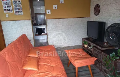 Apartamento todo reformado com vaga, de frente, com 2 quartos.