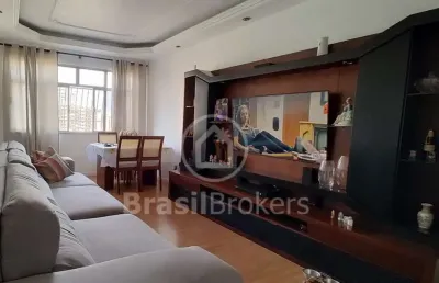 Amplo apartamento de 3 quartos modernizado e com 2 vagas de garagem!