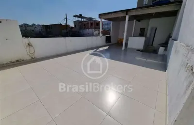 Ótima casa de vila em boa localização do bairro. 2 qtos 1 suite terraço e vaga