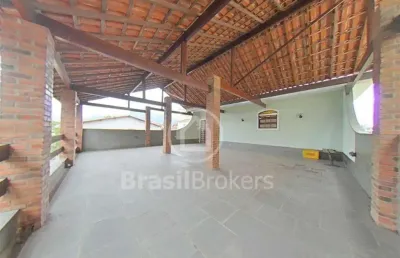 Casa à venda com 4 quartos e aceitando financiamento