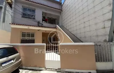 Ótimo apartamento tipo casa totalmente independente em cascadura !!!!!