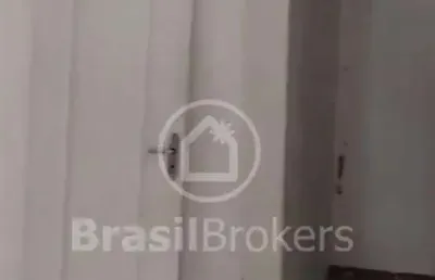 Imovel em excelente rua de pilares  ,precisando reforma total !!!!