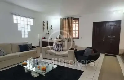Casa ampla com espaço para festas e aceitando financiamento!