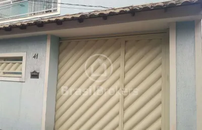 Casa de condomínio com 4 quartos e 3 banheiros à venda, 210 m²