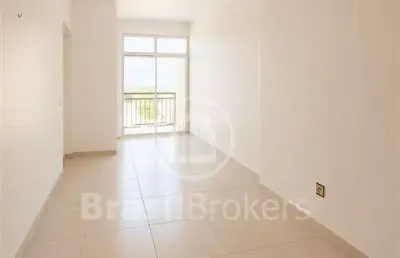 Excelente apartamento dois quartos e varanda, junto ao shopping