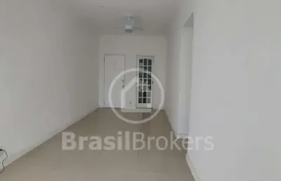 Apartamento excelente a poucos metros do norte shopping, evevadores e vaga