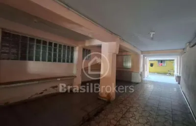 Investidor ... duas casas frente e fundos em um terreno com 343,00 m²
