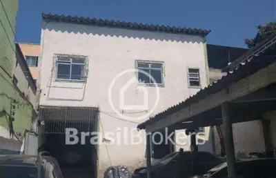 Imóvel comercial com 432 m2 e um galpão em quintino