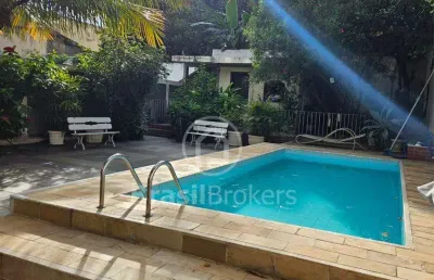 Casa linear com 159m² com vaga churrasqueira e piscina!