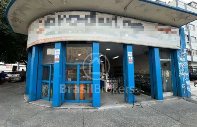 Ampla loja comercial com aproximadamente 400m², distribuídos em 3 andares 