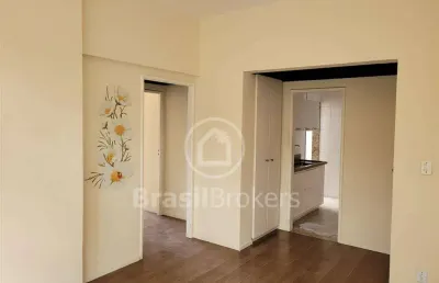 Apartamento no estácio, com 2 quartos e armários planejados, pronto para morar!