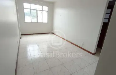 Apartamento de 2 quartos com 66 m², com armários planejados.