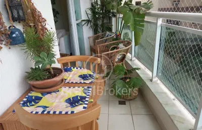 Belo  apartamento em condomínio clube todo reformado com excelente bom gosto.
