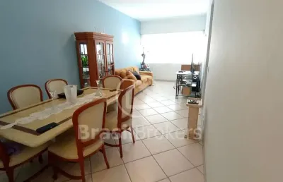 Apartamento de 2 quartos com 83 m² e dependências completa.