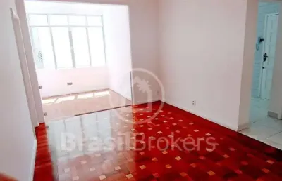 Apartamento de 2 quartos com 75 m², modernizado no melhor ponto da rua riachuelo