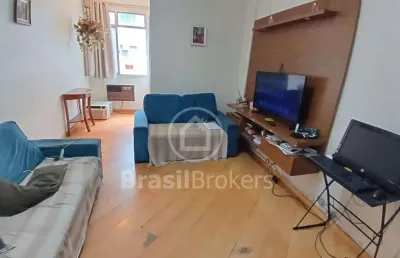 Apartamento a venda na tijuca com 70 m², 1 vaga no condomínio, próximo a estação do metrô uruguai, portaria 24 horas, e 2 quartos.
