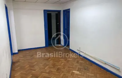 Sala comercial à venda com 4 ambientes na avenida treze de maio - centro