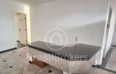 Cobertura comercial com 44m², coladinha no metrô saenz peña!