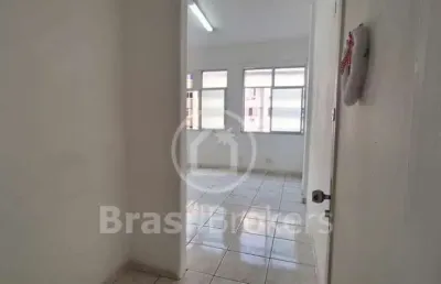 Sala com 25m² de frente para a conde de bonfim, junto à praça saenz peña