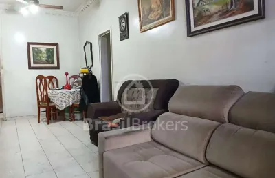 Apartamento sala, 2 quartos no coração da praça saens pena, pertinho do metrô .
