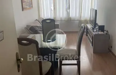 Apartamento de 2 quartos com dependência completa, 66 m².