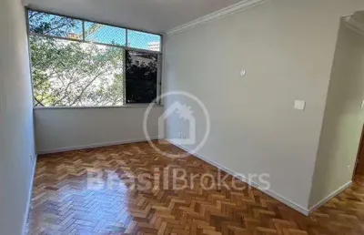 Apartamento de 2 quartos com 65m² reformado e pronto pra morar!!!