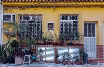Casa de vila - sala dois quartos à 300 metros da praça e metrô saens pena