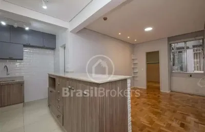Apartamento de 1 quarto (suíte) com 43 m², vaga de garagem e todo reformado e modernizado a 6 minutos do metro