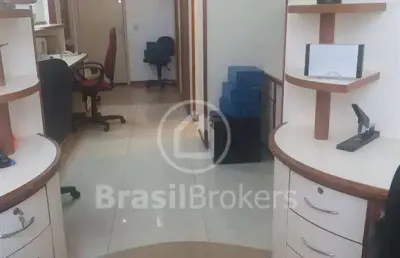 Sala comercial pronta para trabalhar no coração da tijuca