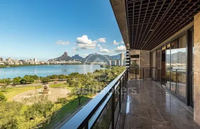 Excelente apartamento de 227m² com vista para a lagoa e 3 vagas.