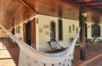 Casa em rua tranquila no bairro bom retiro - teresópolis
