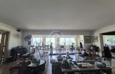 Apartamento à venda com 5 quartos na avenida atlântica.