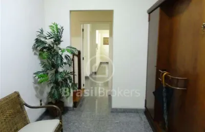 Urca - casa com 270 m² de área construída, em terreno de 368 m²