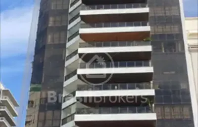 Apartamento á venda com 4 suítes na avenida atlântica.