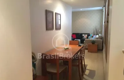 Apartamento a venda em copacabana, a 1quadra da praia. com 43 m², 1 quarto, piscina e portaria 24 horas.