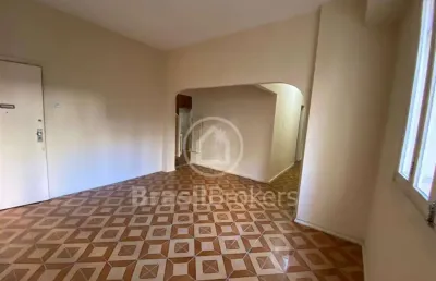 Charmoso apartamento na quadra da praia do flamengo