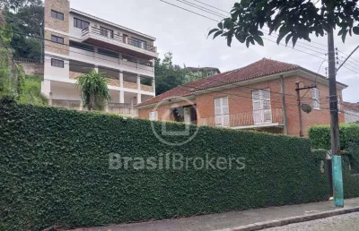 Casa duplex, 5 quartos, com varandão/  568 m² em santa teresa.