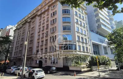 Apartamento à venda com 4 quartos na quadra da praia de copacabana