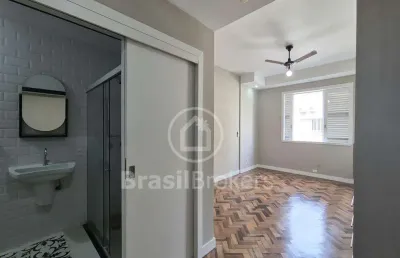 Excelente conjugado todo reformado em localização privilegiada em copacabana.