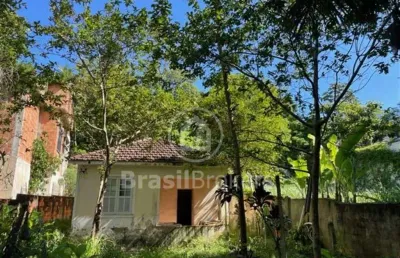 Maravilhoso terreno de aproximadamente 750m², com 13m² x 57.70m², localizado numa das principais ruas de jacarepaguá - rio de janeiro.