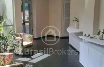 Apartamento 01 quarto com móveis planejados situado em condomínio com total infraestrutura e segurança.